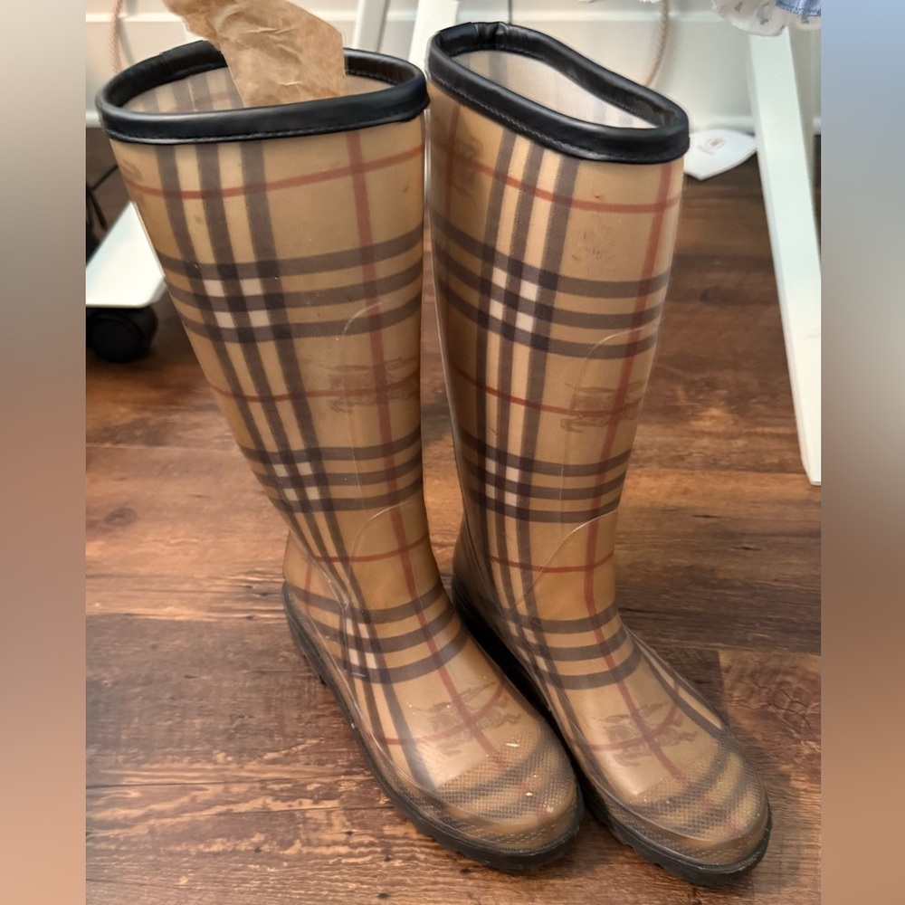 AUTH Burberry Check Rain Boots (fits like a 6!)